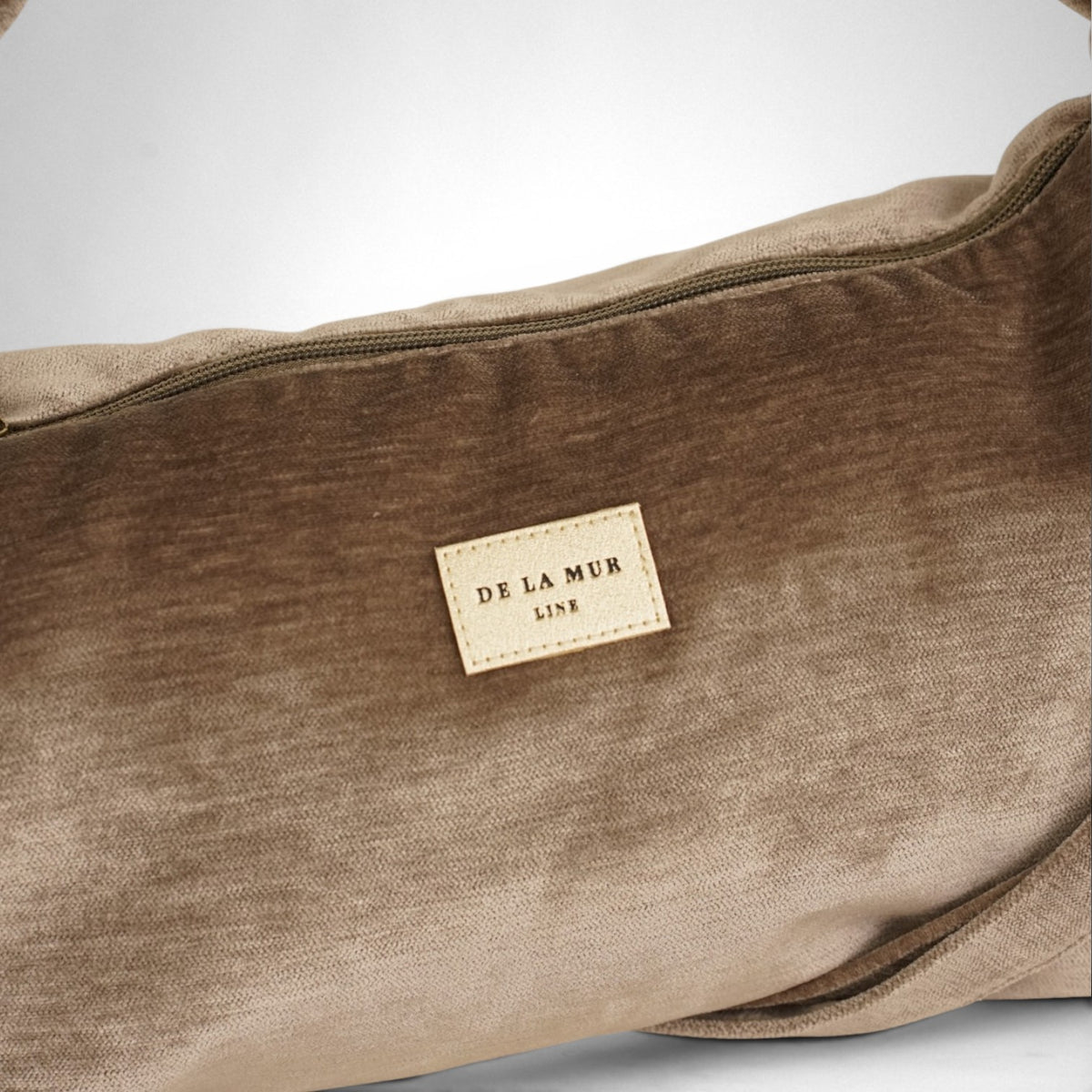 Bolso Choco, estampado en negro, blanco, gris, detalle del producto — De La Mur