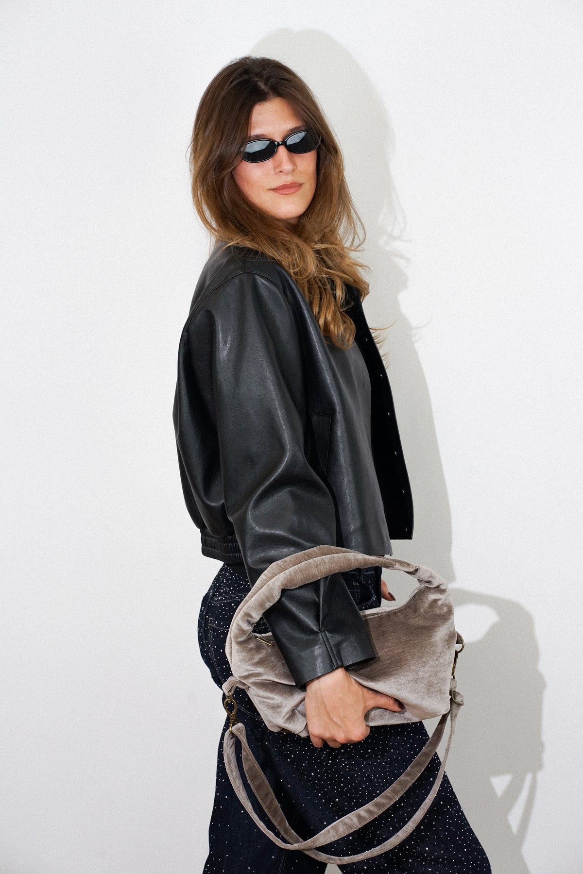 Bolso Choco, estampado en negro, blanco, gris, vista frontal — De La Mur