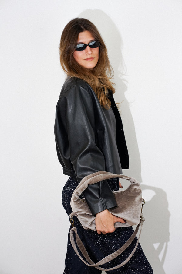 Bolso Choco, estampado en negro, blanco, gris, vista frontal — De La Mur