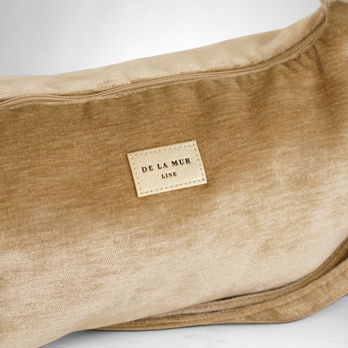 Bolso Golden, estampado en negro, azul, gris, detalle del producto — De La Mur