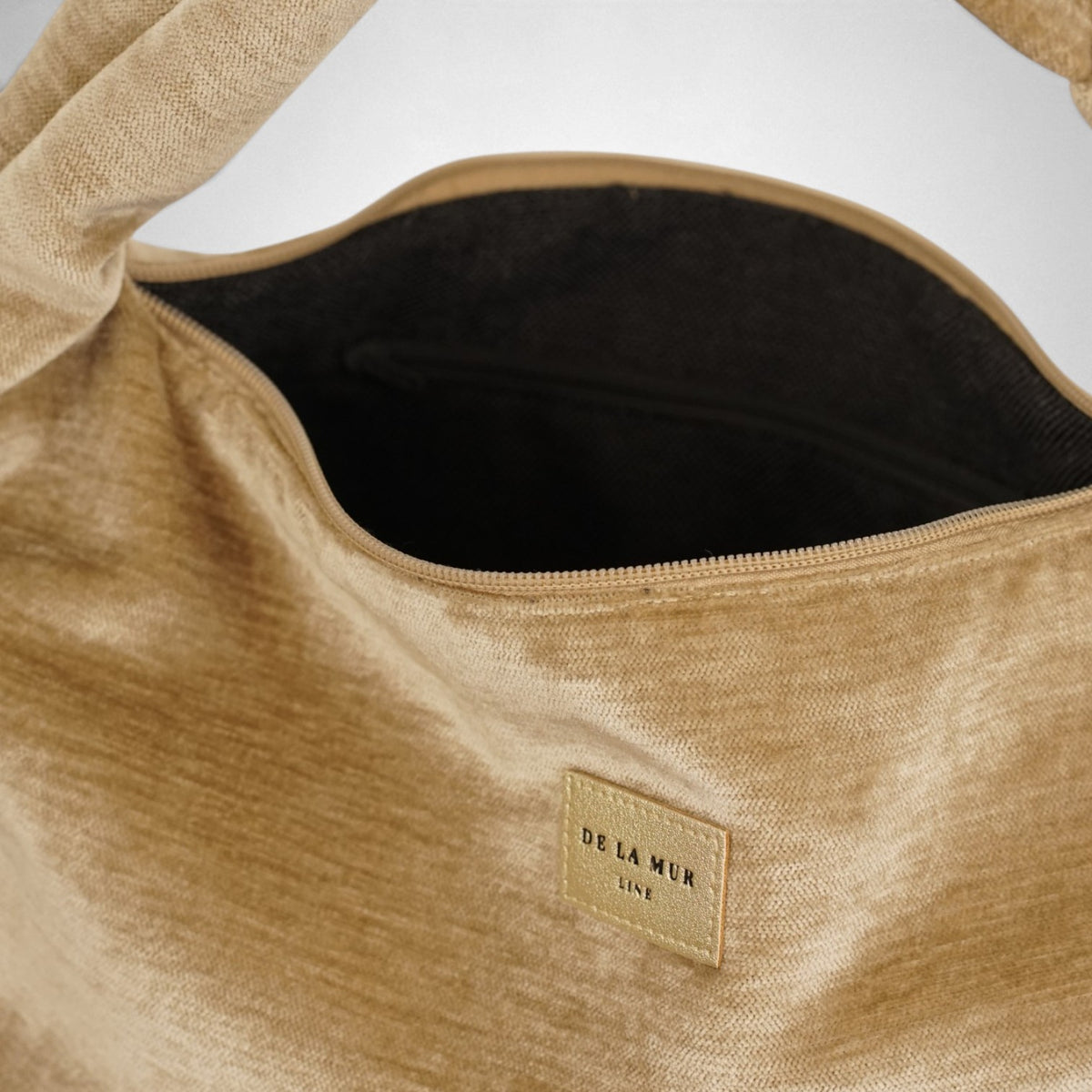 Bolso Golden, estampado en negro, azul, gris, detalle del producto — De La Mur
