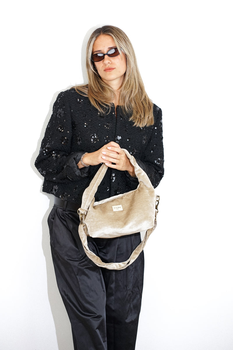 Bolso Golden, estampado en negro, azul, gris, vista frontal — De La Mur