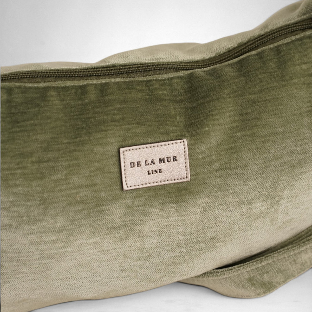 Bolso Menta, estampado en azul, blanco, gris, detalle del producto — De La Mur