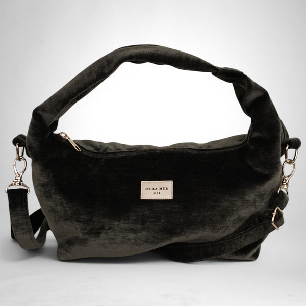 Bolso Neger, estampado en negro, azul, gris, detalle del material y el acabado — De La Mur