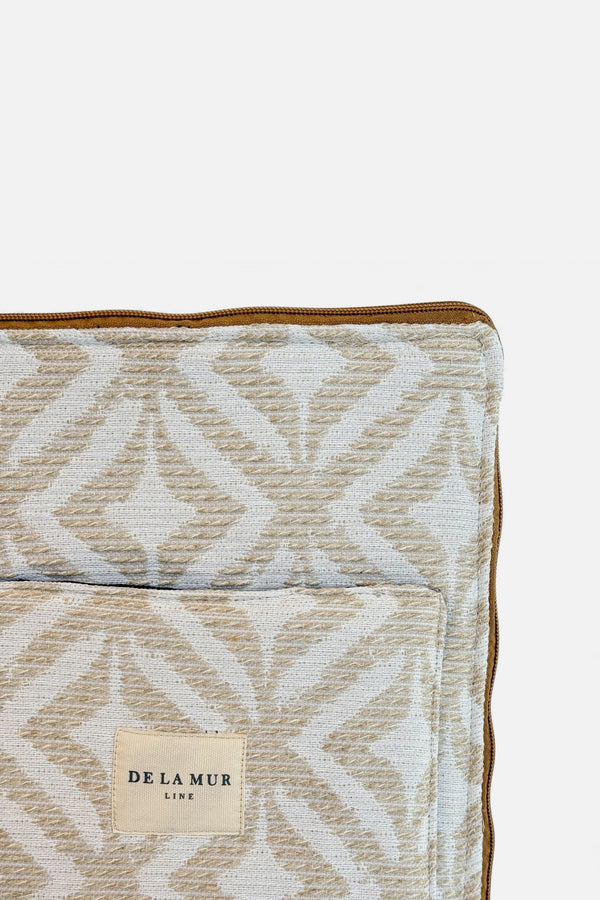 Porte-monnaie Campo, imprimé géométrique dans les tons beige, blanc et taupe, détail du produit — De La Mur