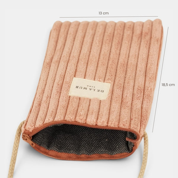 Bolsito porta móvil Crepe, estampado en blanco, rojo, terracota, vista en uso — De La Mur