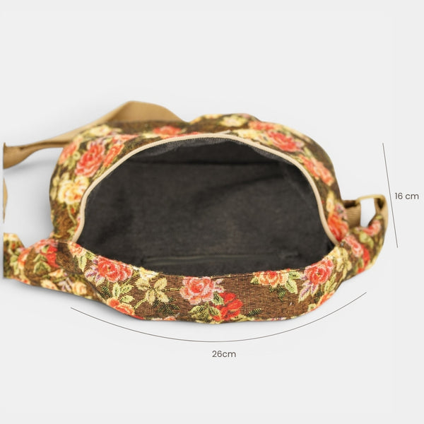 Riñonera Pepi, estampado en negro, blanco, naranja, detalle del material y el acabado — De La Mur