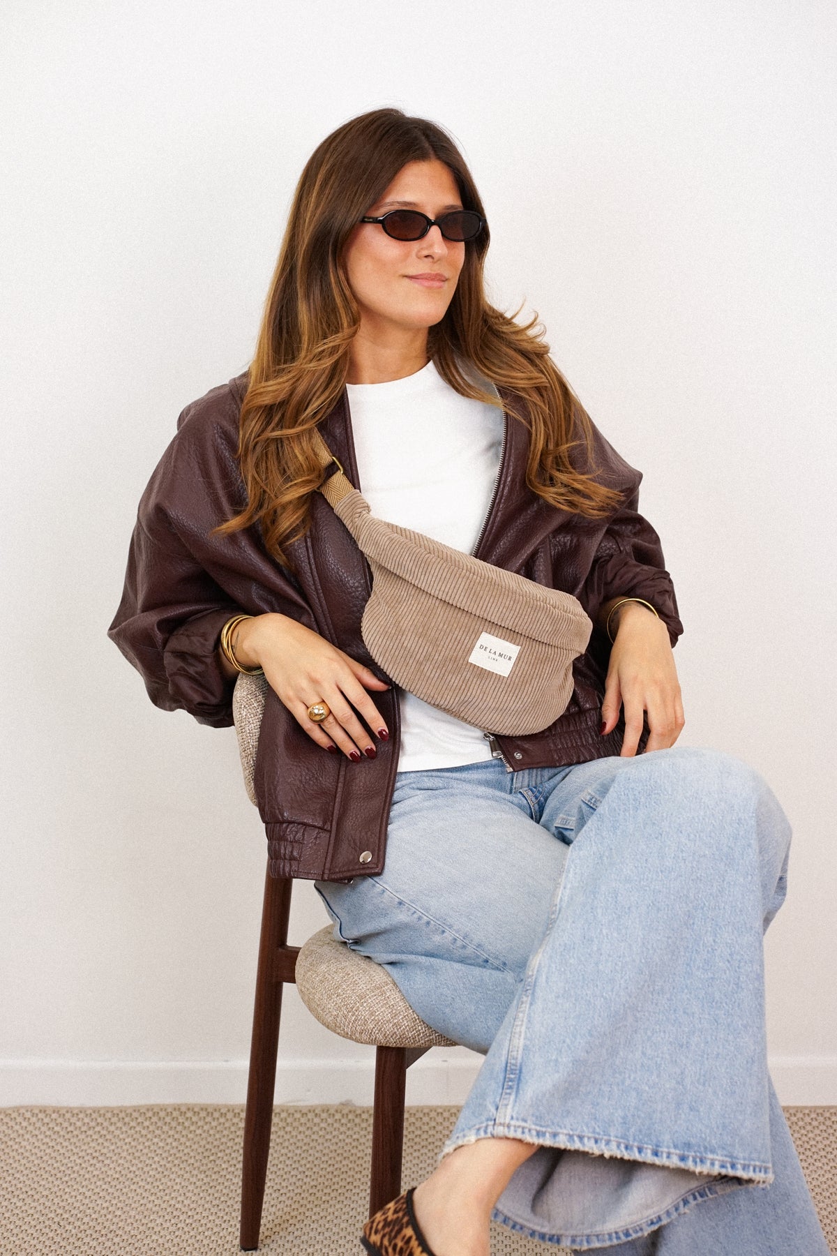 Riñonera Toast, estampado en rojo, beige, terracota, vista frontal — De La Mur