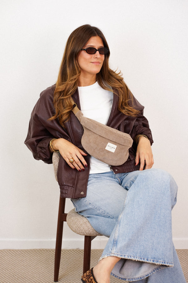 Riñonera Toast, estampado en rojo, beige, terracota, vista frontal — De La Mur