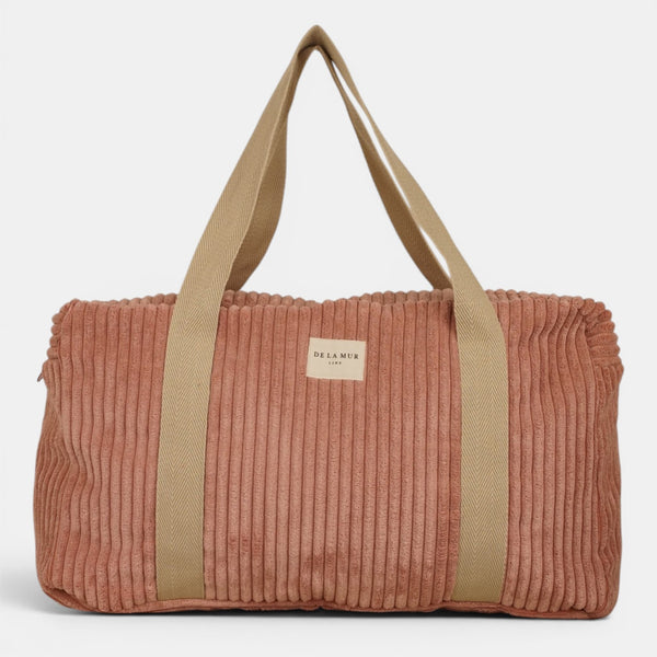 Bolso Crepe, estampado en negro, terracota, rojo, detalle del material y el acabado — De La Mur