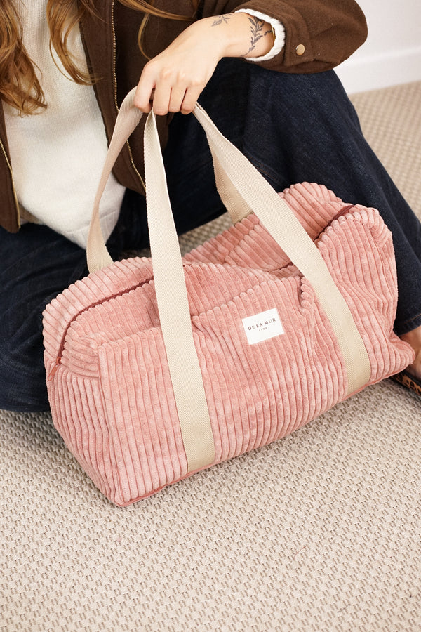Bolso Crepe, estampado en negro, terracota, rojo, detalle del estampado y el material — De La Mur