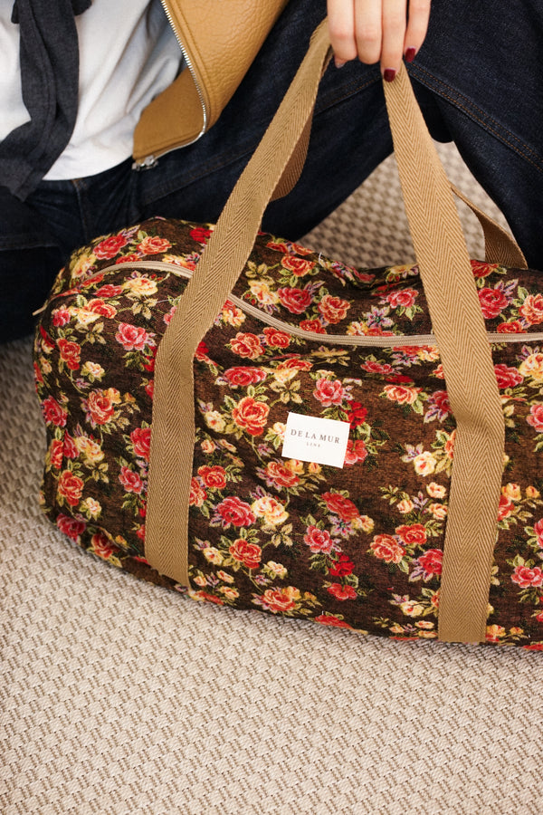 Bolso Pepi, estampado en naranja, beige, terracota, vista en uso — De La Mur