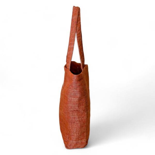Bolso Teja, acabado teja, vista en uso — De La Mur