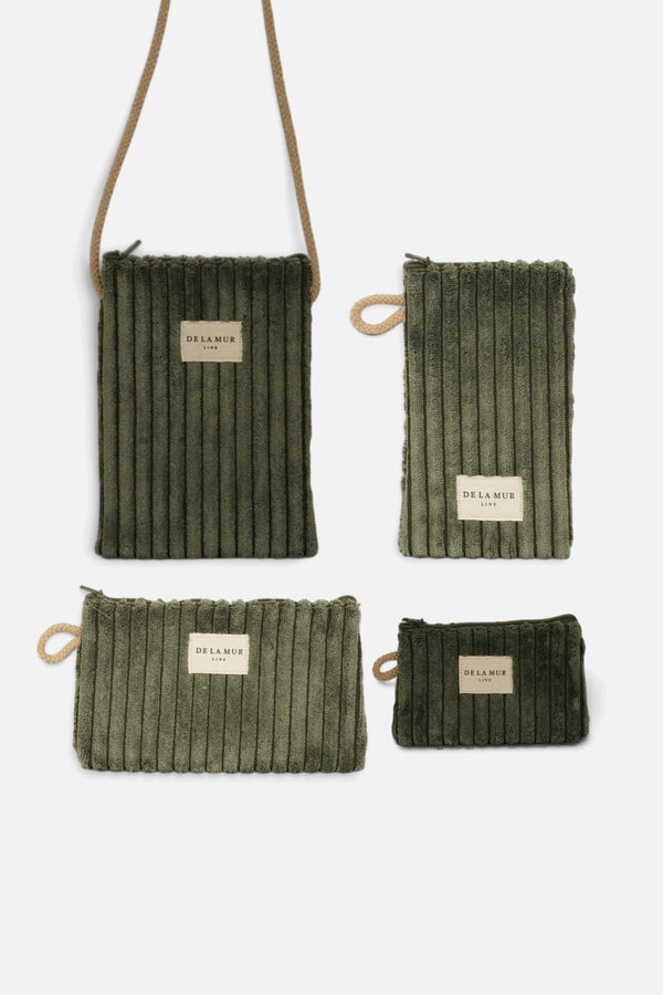 Pack porta móvil, mini neceser, monedero y funda de gafas de pana verde Musgo