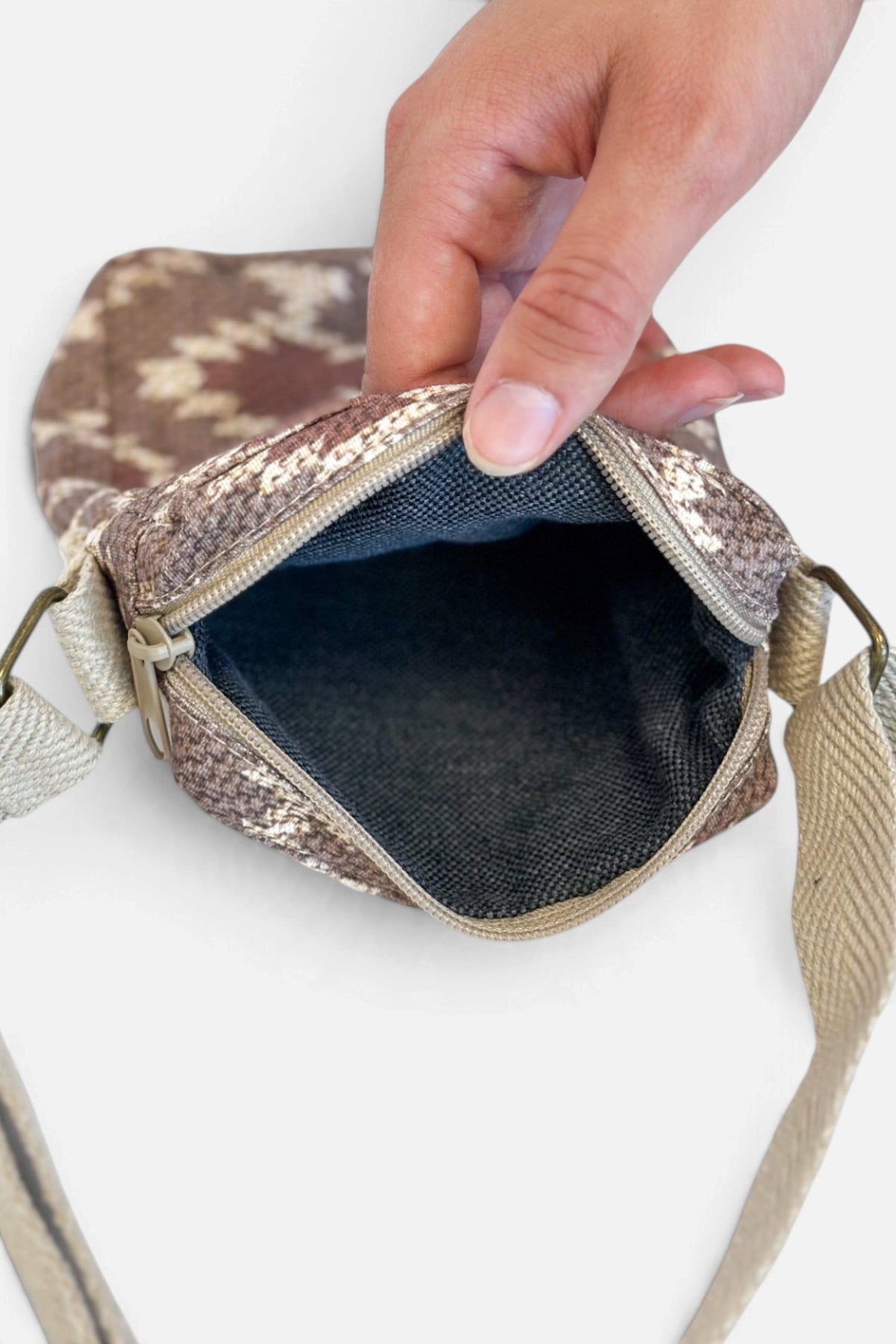 Eral Mobile Phone Pocket Bag