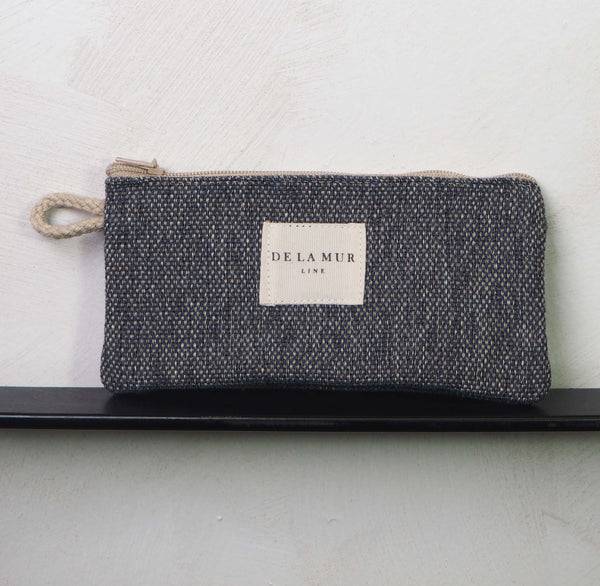 Monedero Den, estampado en gris, azul, negro, vista frontal — De La Mur